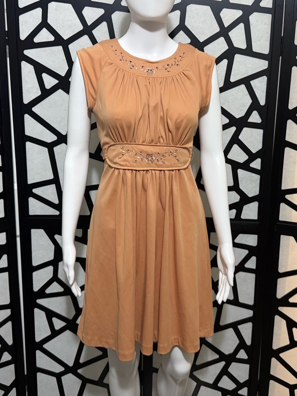 Vintage 1970s Peach Orange Short Sleeve Dress Floral Embroidered Collar & Belt